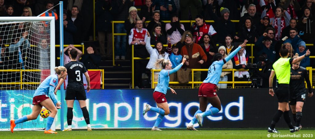 Lauren Hemp scores opener for Manchester City against Arsenal in the Barclays WSL