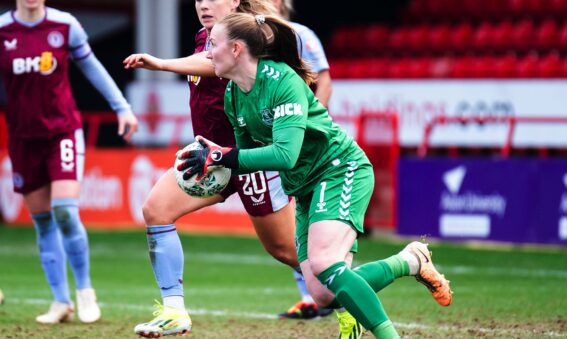 Courtney Brosnan, Everton