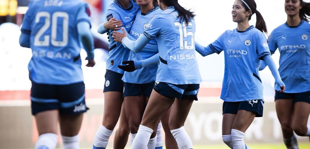 Manchester City celebrate Mary Fowler's goal against Aston Villa