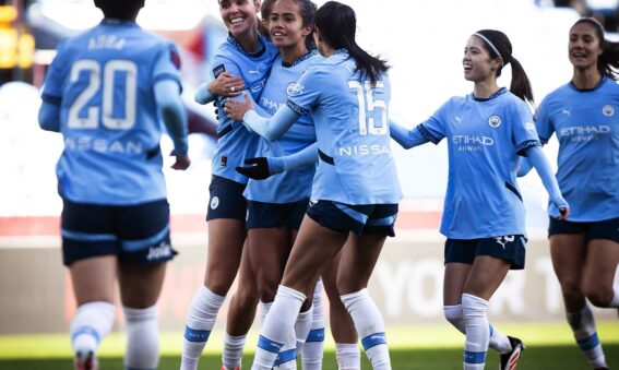 Manchester City celebrate Mary Fowler's goal against Aston Villa